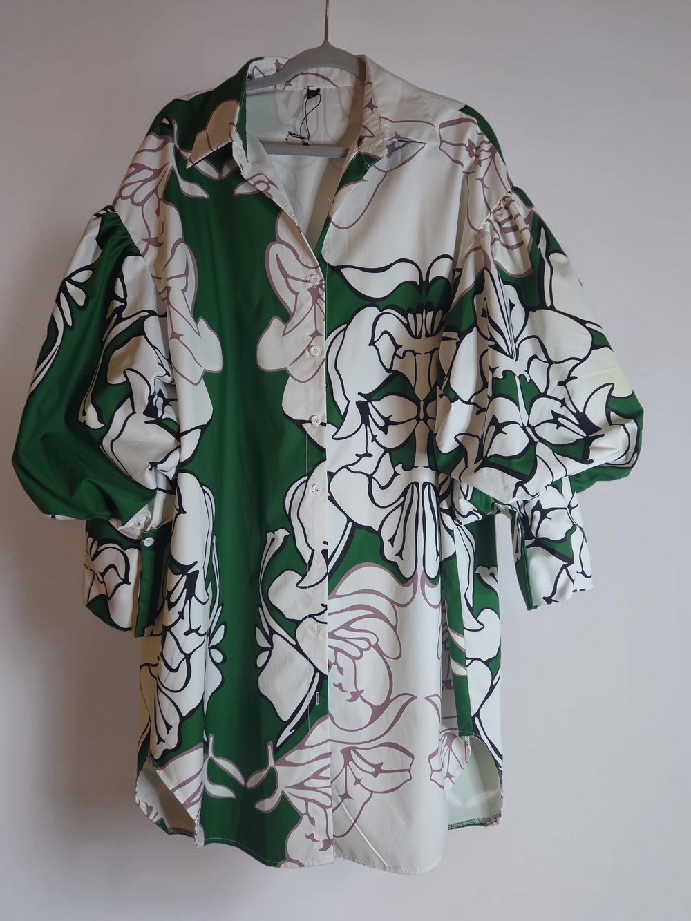 Green and White Floral Button-Down Shirt with Puff Sleeves